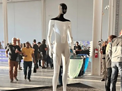消息称特斯拉第三代机器人即将进入中国C端市场，预计明年实现量产