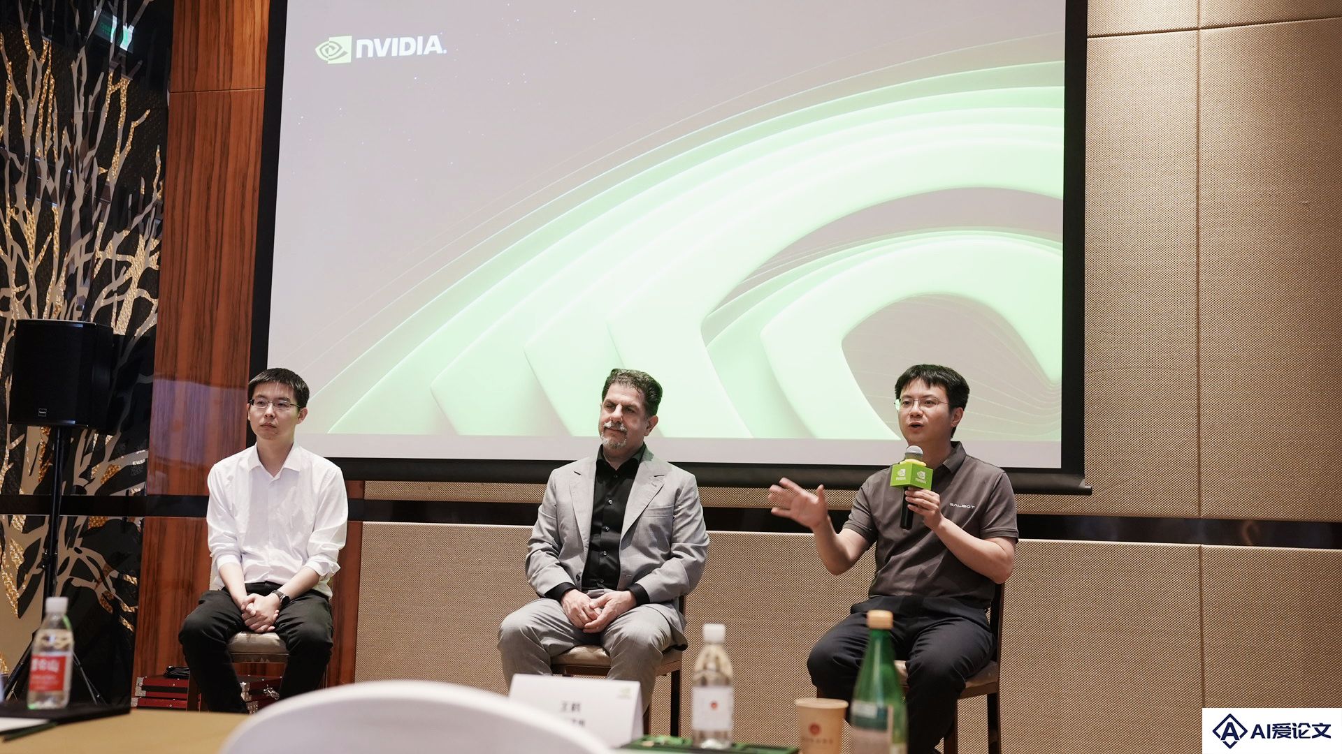 王兴兴、银河通用王鹤与英伟达高管罕见同框：未来十年人形机器人产值将超千亿